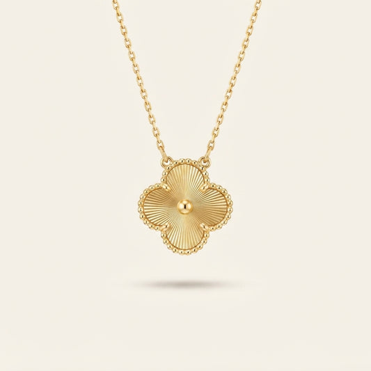 collier pendentif Alhambra en or jaune guilloché